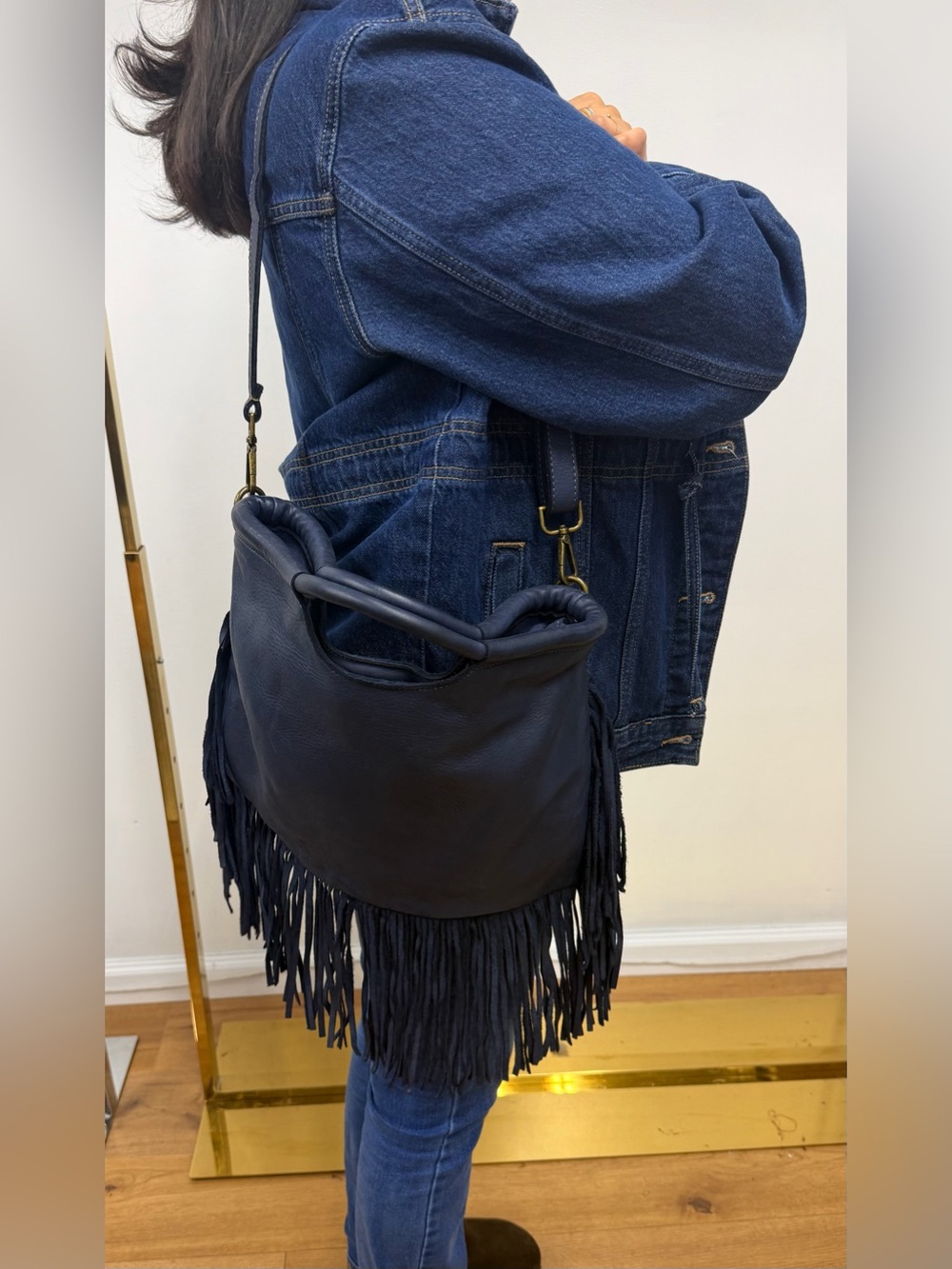 (086-NVY) FRINGE LEATHER HANDBAG WITH SHOULDER STRAP - Picture 4 of 5